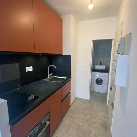 Apartment Bright T2 With Parking In Hyeres