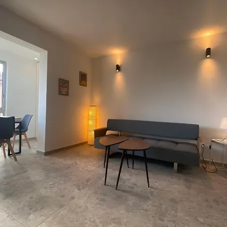Bright T2 With Parking In